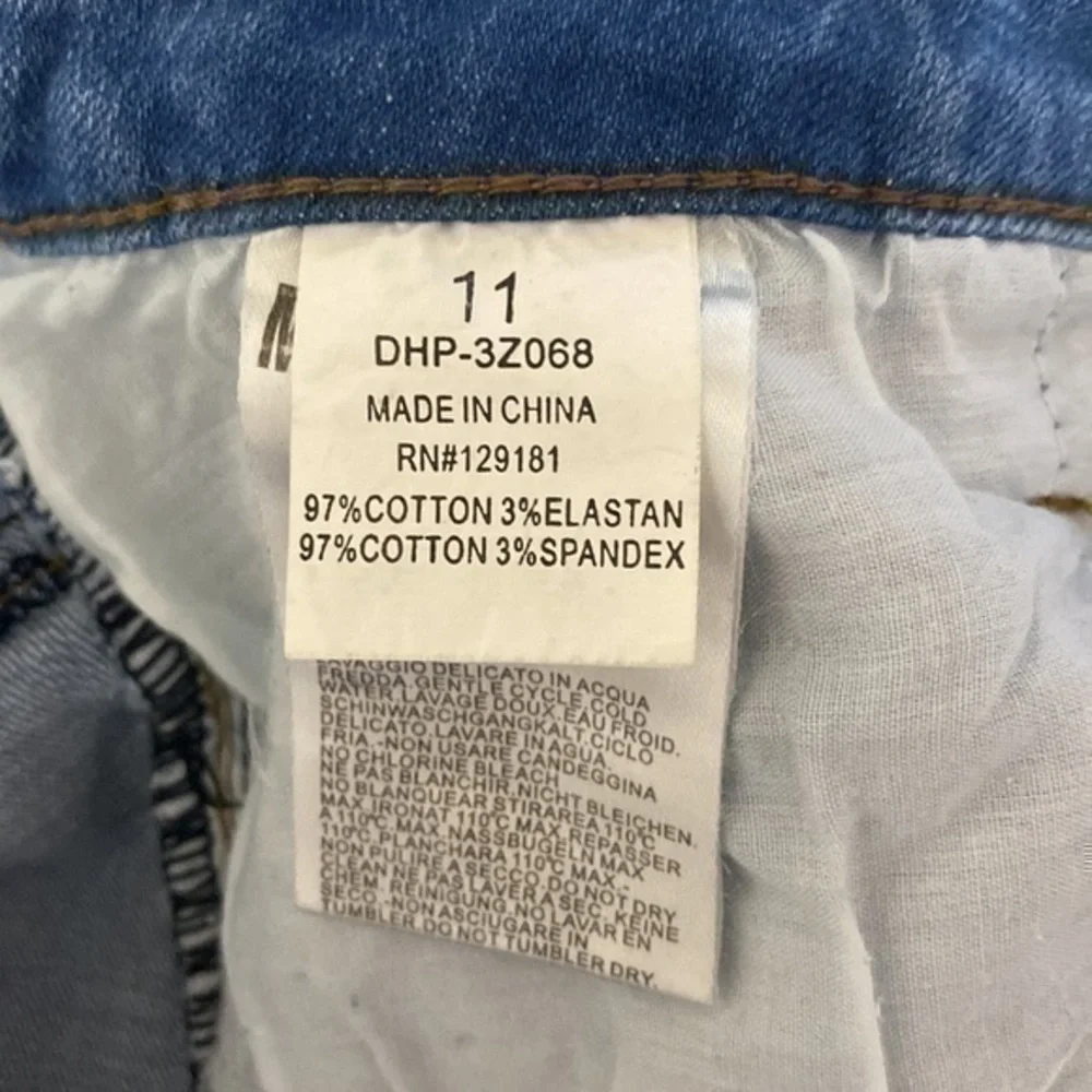 Machine light wash distressed mid rise skinny jeans!!